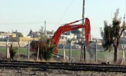 تركيا تبدأ ببناء جدار عازل على الحدود التركية السورية