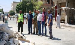 رئيس الحكومة المؤقتة في إدلب لتفقد المدينة بعد قصفها بغاز الكلور السام