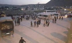 1287 شخصاً من أهالي قدسيا والهامة يصلون إلى قلعة المضيق بريف حماة