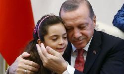  أردوغان يستقبل الطفلة 